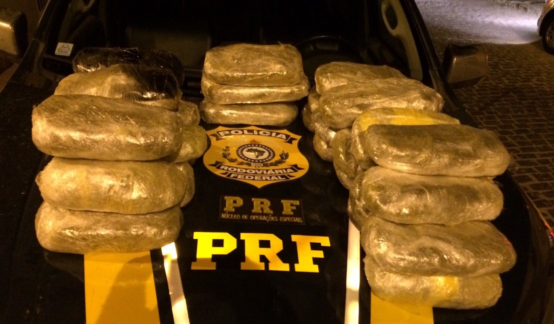 PRF apreende droga avaliada em R$ 30 mil, em Delmiro Gouveia