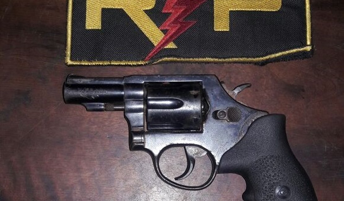 Após perseguição, jovem é detido com arma de fogo em Arapiraca