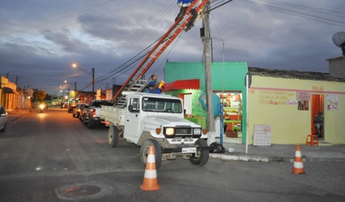 Prefeitura troca mais de 3 mil lâmpadas em Arapiraca
