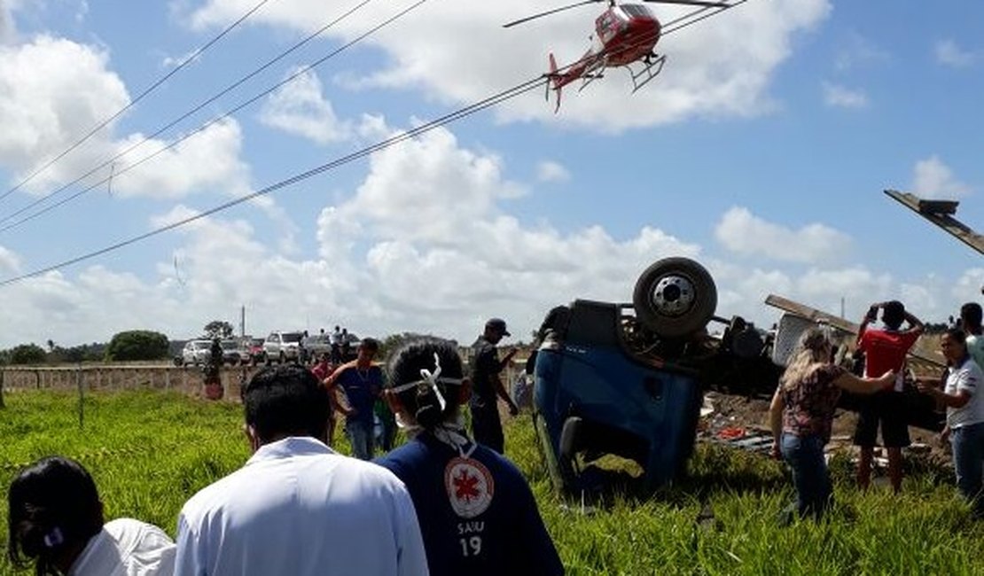 Caminhão capota e deixa um morto e quatro feridos, em Junqueiro