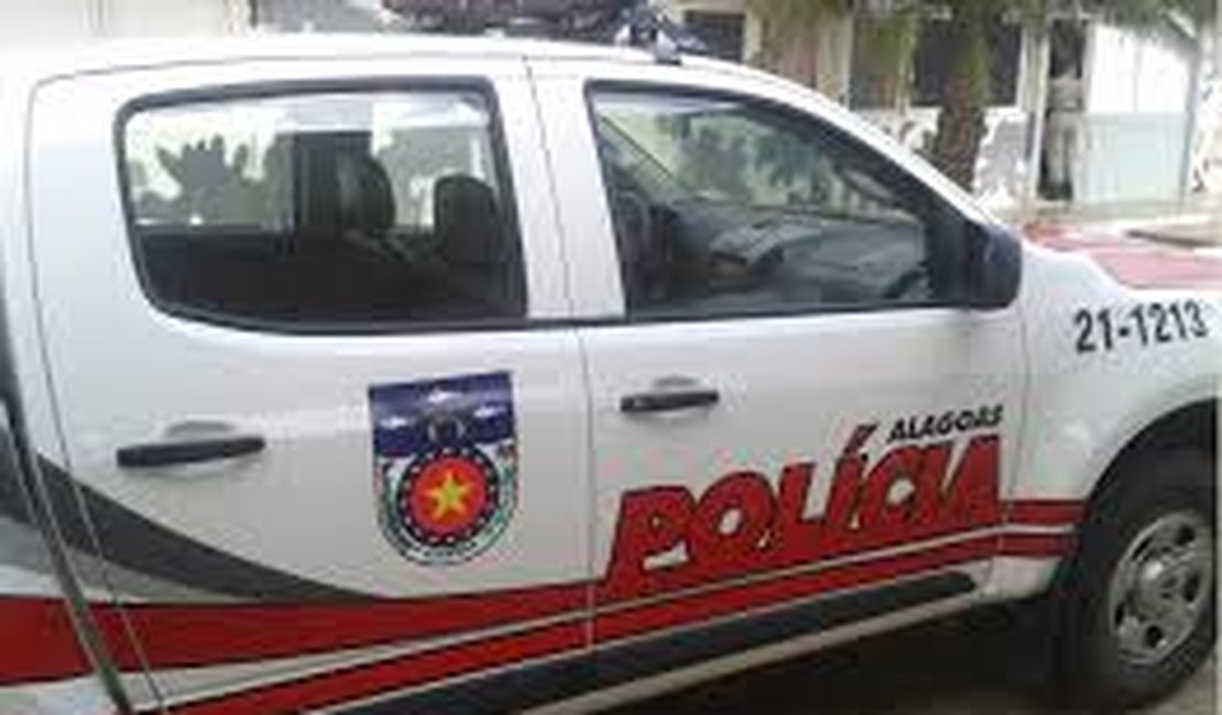 Falsos policiais invadem residência e praticam assalto em Teotônio Vilela
