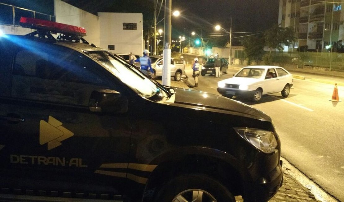 Lei Seca prende quatro motoristas por embriaguez ao volante em Maceió
