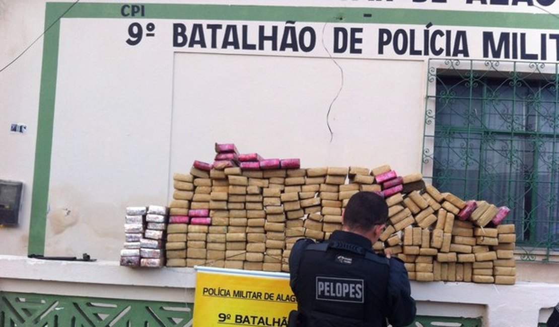 Polícia apreende 300 kg de maconha na zona rural de Delmiro Gouveia, AL