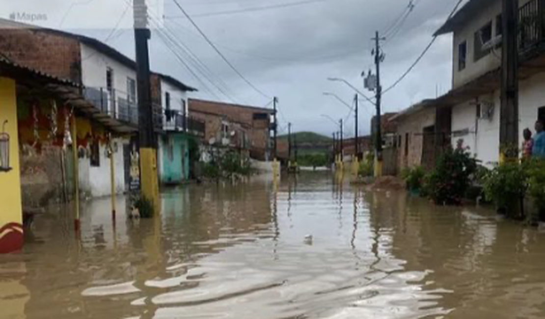 Capital alagoana registra maior volume de chuva do país e Inmet alerta para risco de novos temporais
