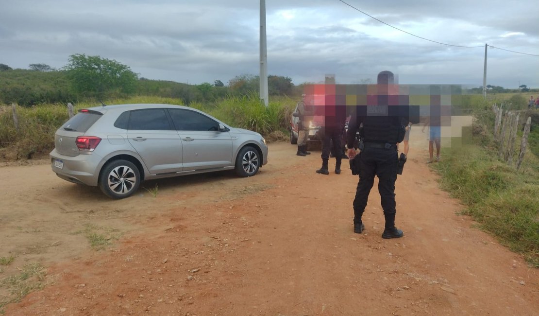 Motorista é morto com vários tiros dentro de carro em estrada vicinal, em Arapiraca