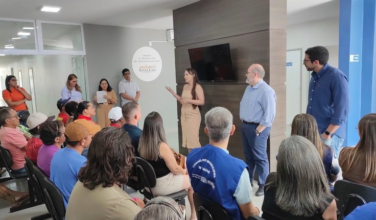 Pacientes visitam Centro de Hemodiálise de Penedo e conhecem equipe responsável pelo serviço