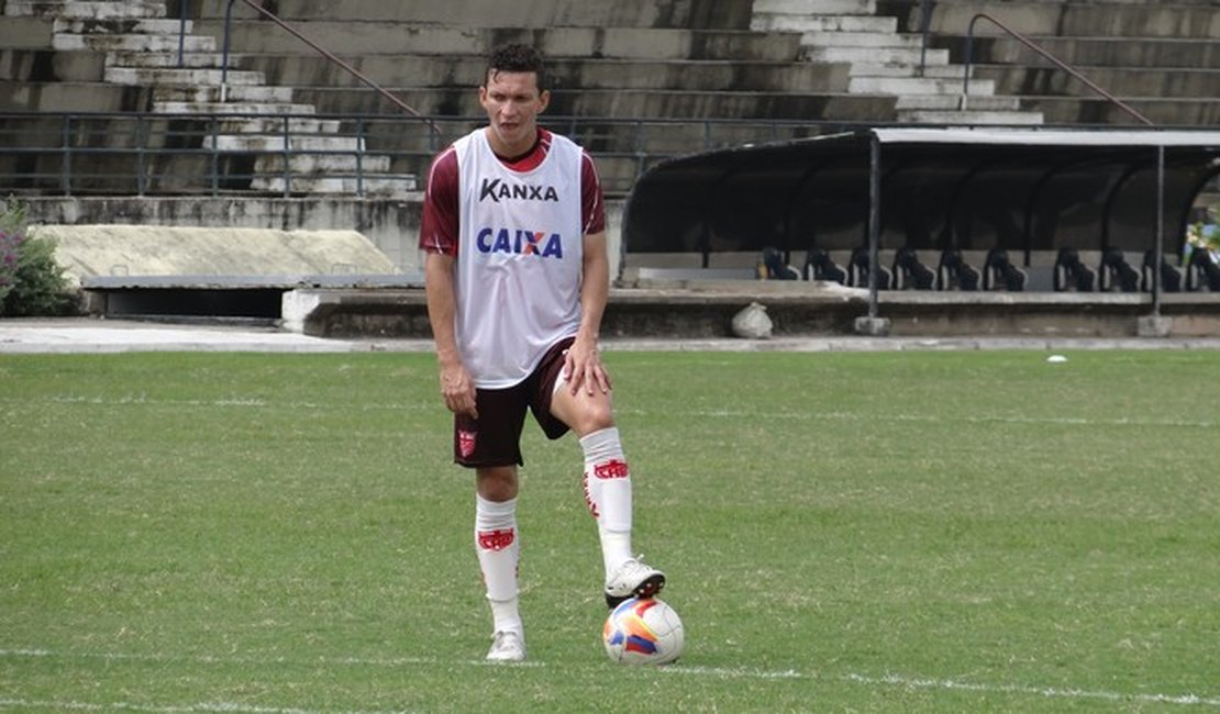 Élton, Pery e Maxwell reforçam time dos alagoanos no elenco do CRB