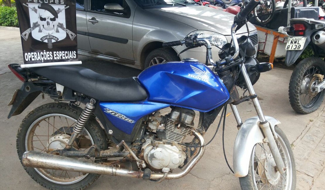 Pelopes recupera motocicleta roubada e apreende arma de fogo em Arapiraca