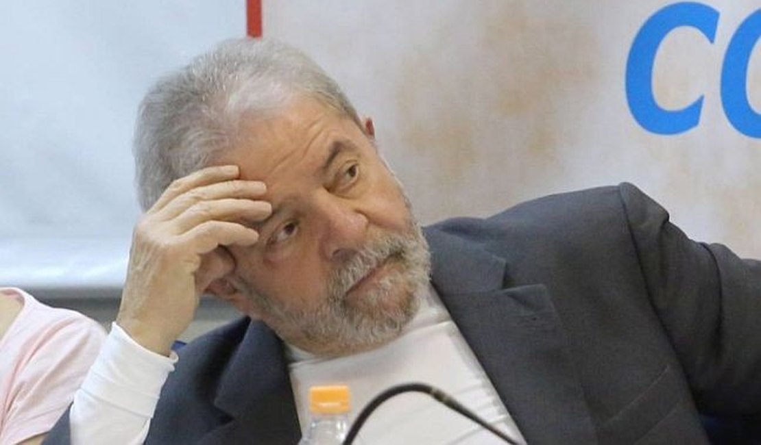 Lula está sendo objeto de grande injustiça, afirma Dilma