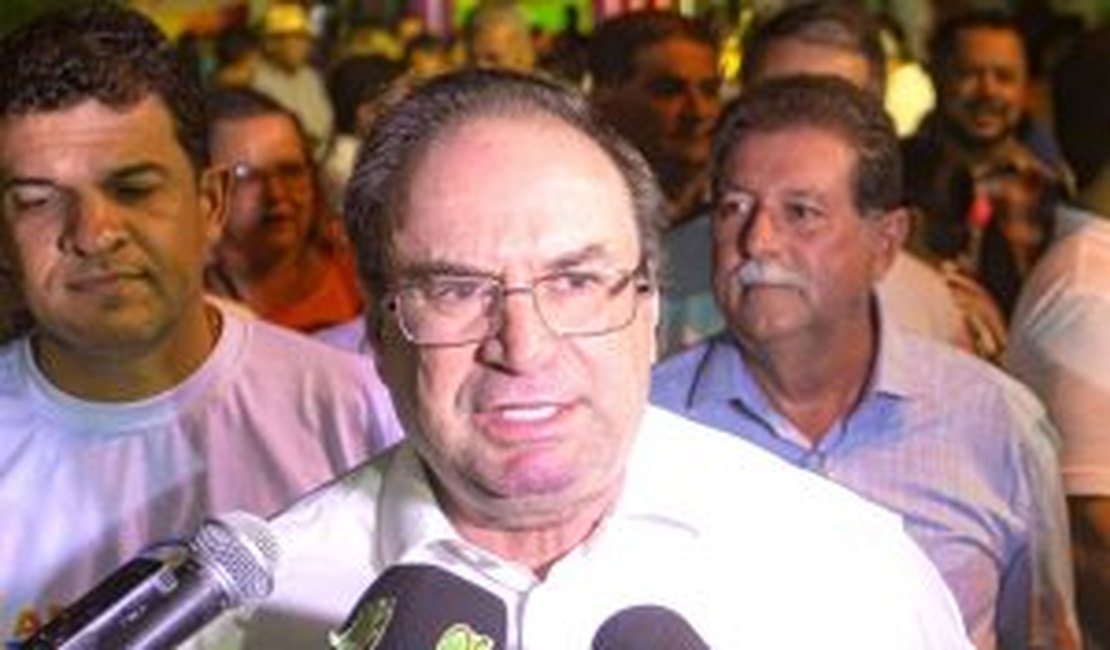 Prefeito anuncia pavimentação de ruas nos bairros Guaribas e Verdes Campos