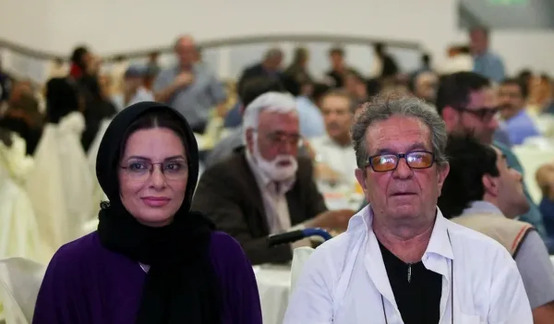 Cineasta iraniano e esposa são mortos a facadas dentro de casa