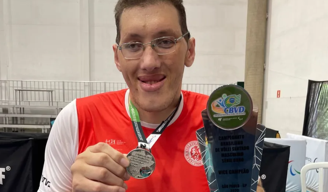 Homem mais alto do Brasil perde as duas pernas após infecção