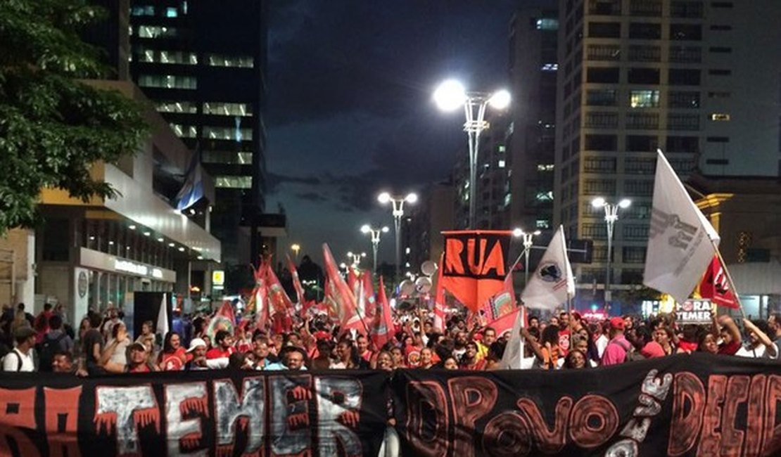 Em São Paulo manifestantes protestam contra o impeachment