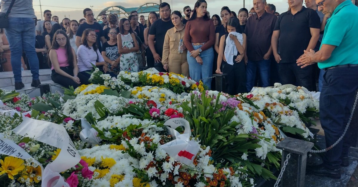 V Deo Sob Forte Como O Familiares E Amigos Se Despedem De Filha Do