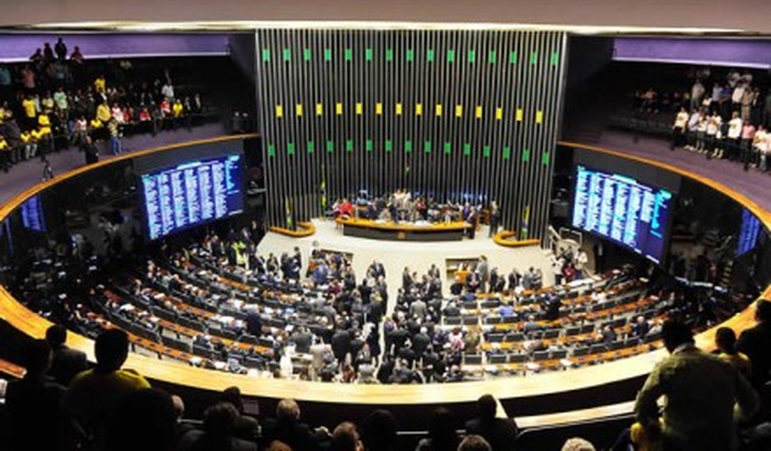 Debate ideológico contamina votação do projeto da terceirização, diz Cunha