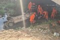 Carro cai de ponte em construção e deixa uma pessoa presa às ferragens, na AL 115, em Palmeira dos Índios
