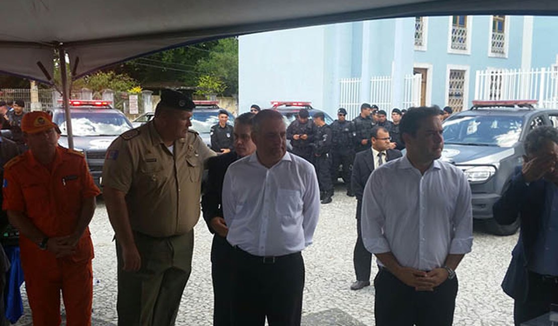 Governador diz que fará concurso após contratar reserva técnica da PM