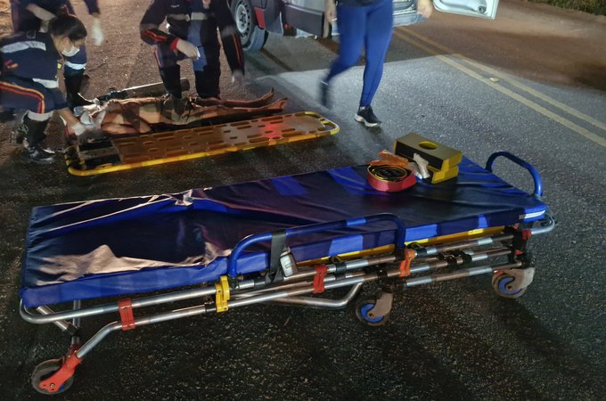 Manobra perigosa de motociclista termina em atropelamento de ciclista na AL-115, em Arapiraca