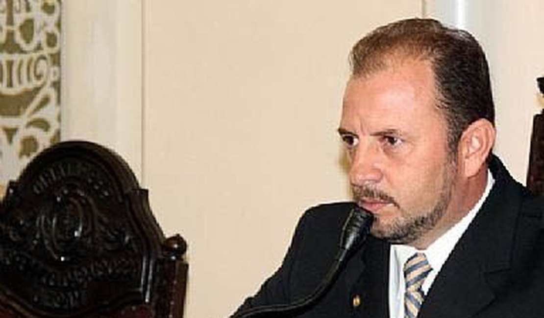 Violência diminuiu porque bandidos estão tombando, diz Deputado