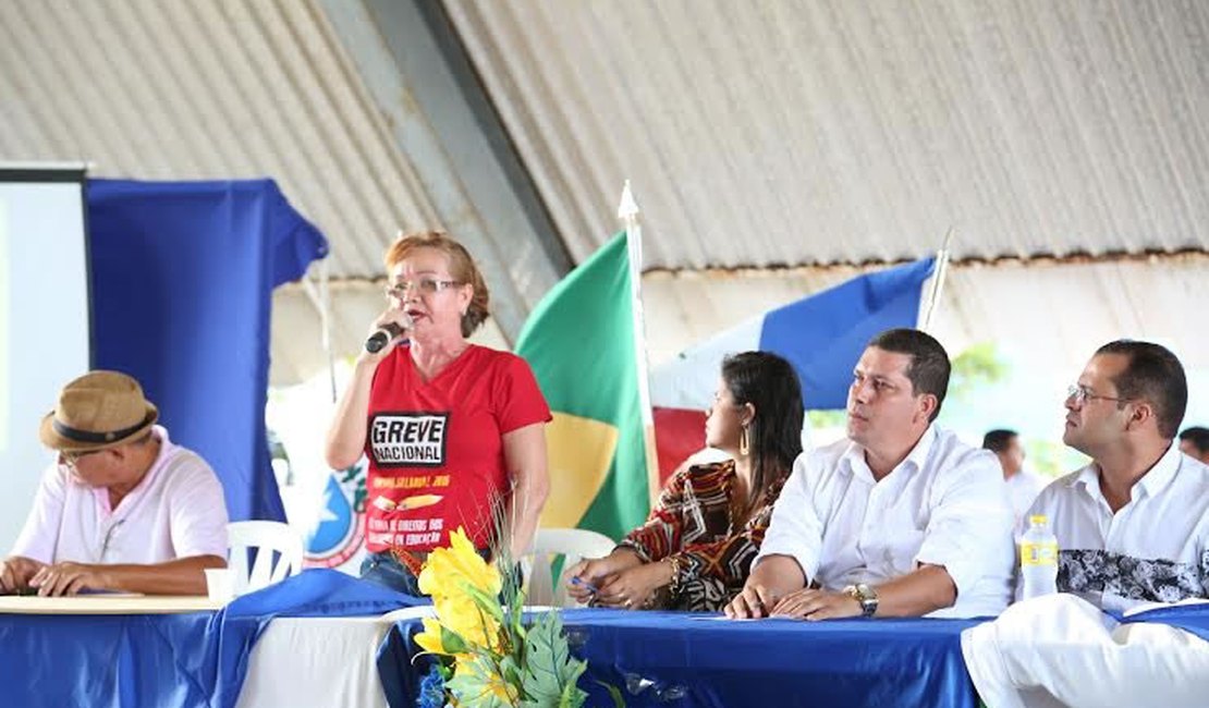 Prefeito Fabinho Aurélio paga 14º salário a servidores da educação