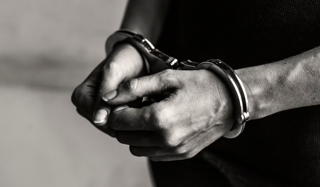 Mãe é condenada à prisão perpétua por vender filha a curandeiro por R$ 6.500