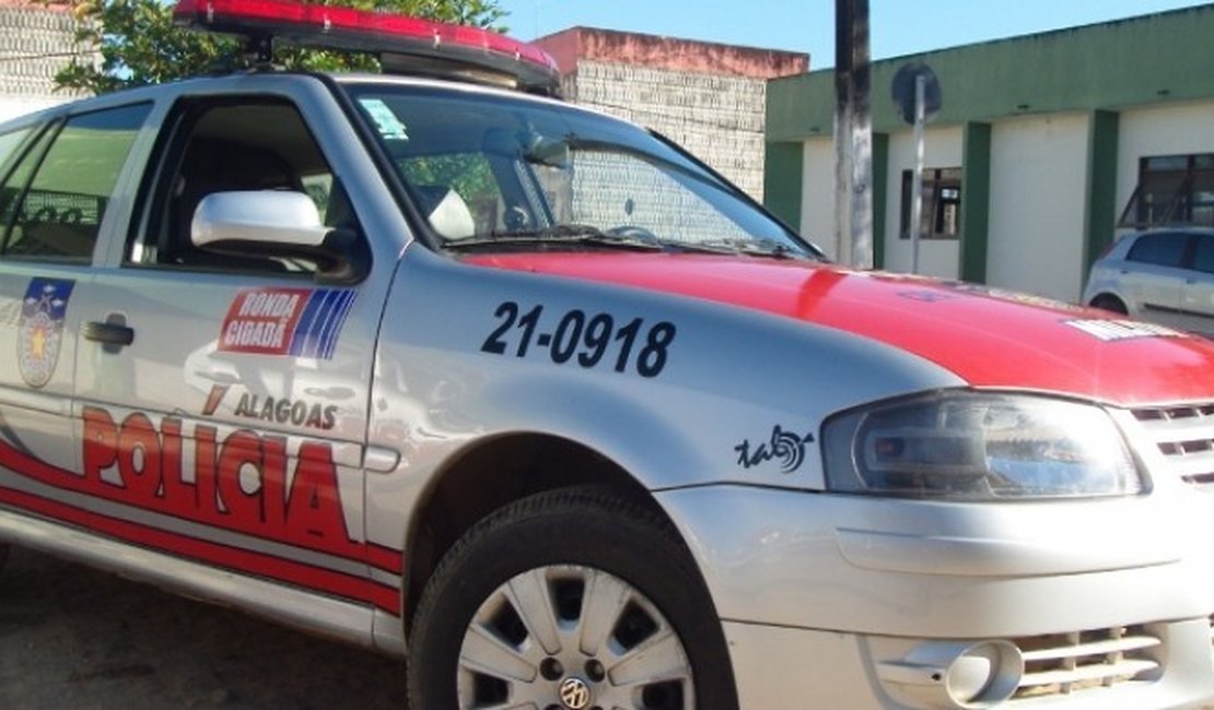 Homem invade residência e ateia fogo em móveis no Santa Edwiges, em Arapiraca
