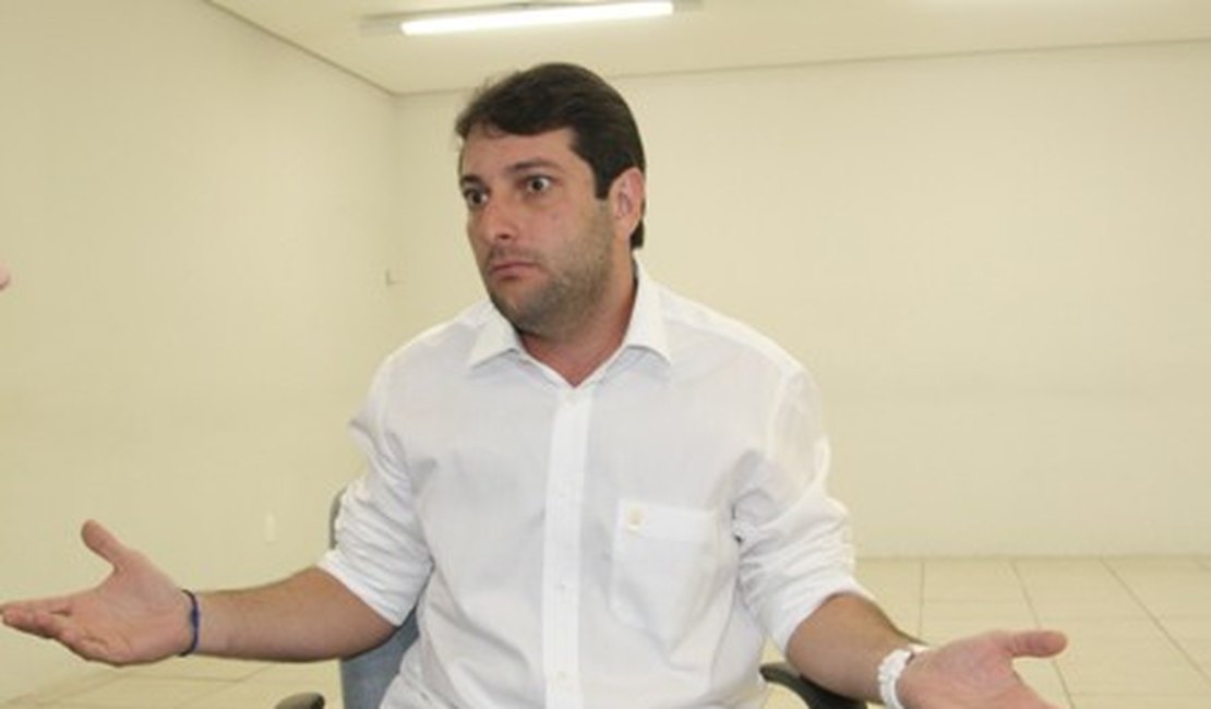 Justiça bloqueia bens e afasta prefeito de Rio Largo