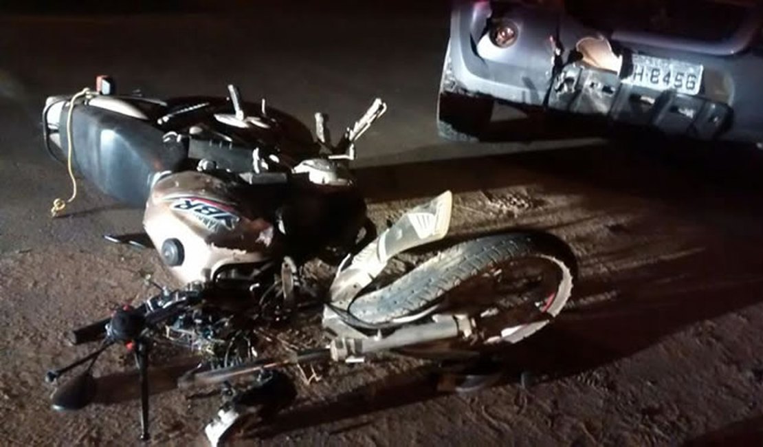Colisão entre caminhonete e moto deixa um ferido em Arapiraca