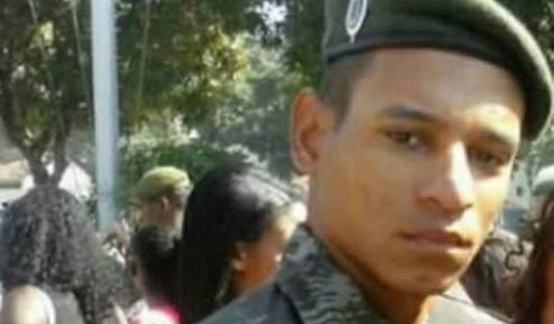 Cabo do Exército é morto por bala perdida durante tiroteio no Alemão