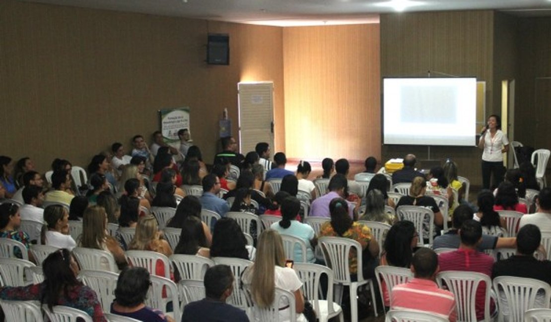 Mais de 800 professores recebem formação para metodologia da Educação Emocional