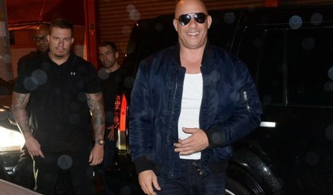 Ator Vin Diesel esbanja simpatia e curte noitada na capital paulistana