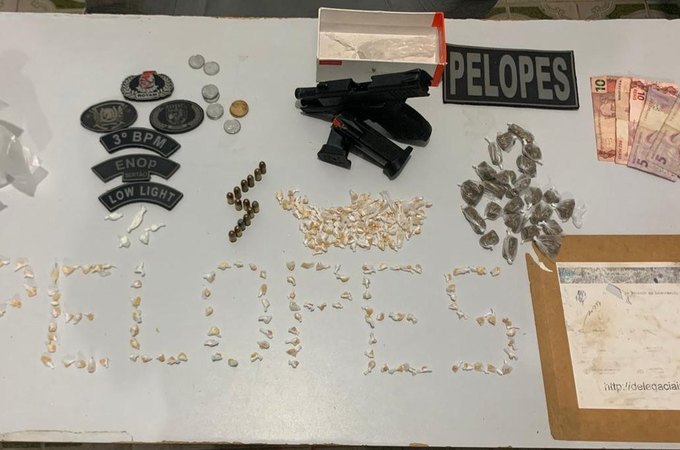 Ação policial prende suspeito com maconha, cocaína e uma pistola, em Arapiraca