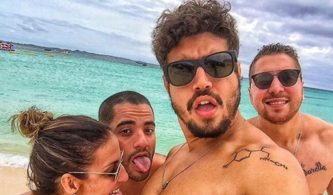 Caio Castro curte feriado no Caribe com cenário paradisíaco e diárias de R$ 17 mil