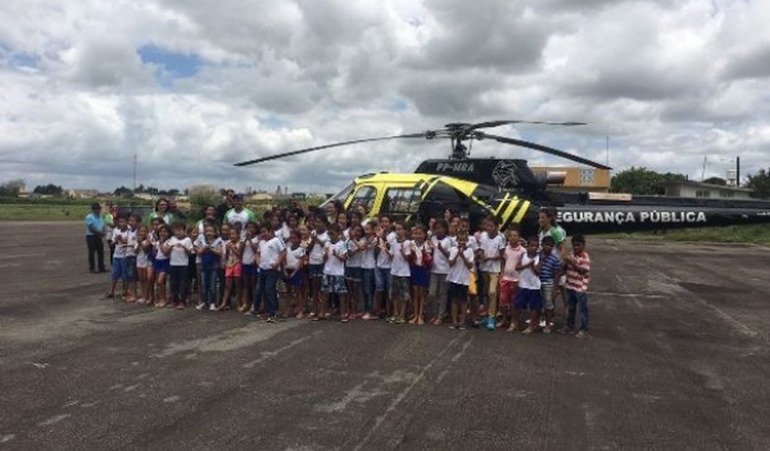Alunos de escola de Arapiraca conhecem Base do Grupamento Aéreo do Agreste