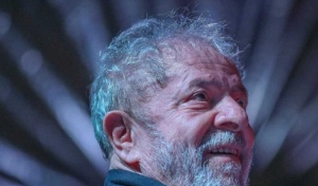 Lula diz que será candidato e vai recuperar 'soberania' do Brasil