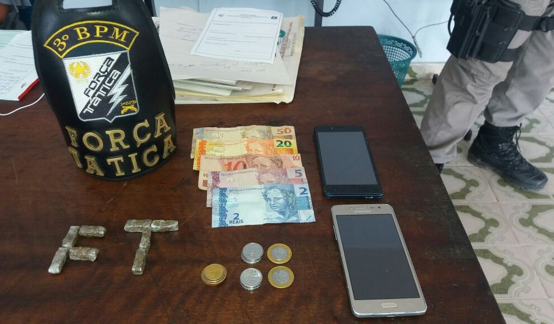 Força Tática prende dupla suspeita de tráfico de drogas no Bosque das Arapiracas