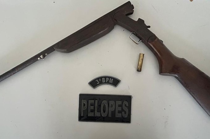 Homem que estava oferecendo espingarda em posto de combustíveis de Arapiraca é preso pela PM