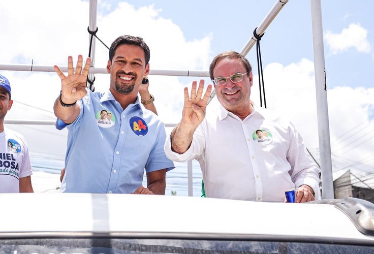Rodrigo Cunha e Luciano Barbosa lideram mais uma carreata da vitória em Arapiraca