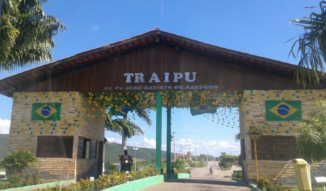 Polícia fecha rinha e apreende 25 galos de briga em Traipu