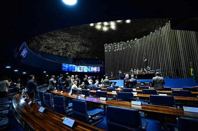 Senado aprova projeto de lei para combater a adultização de crianças no mundo digital