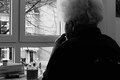 Exame de sangue pode identificar sinais precoces do Alzheimer, aponta estudo brasileiro