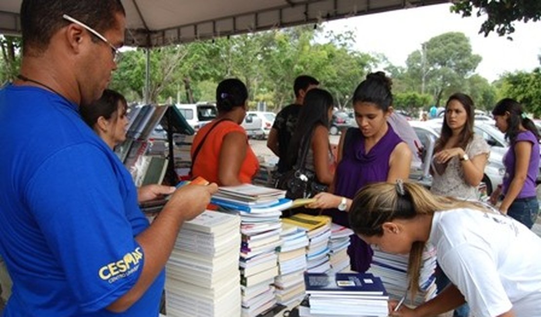 Edufal promove 2º Feirão de Livros em Arapiraca e lançamento coletivo em Maceió