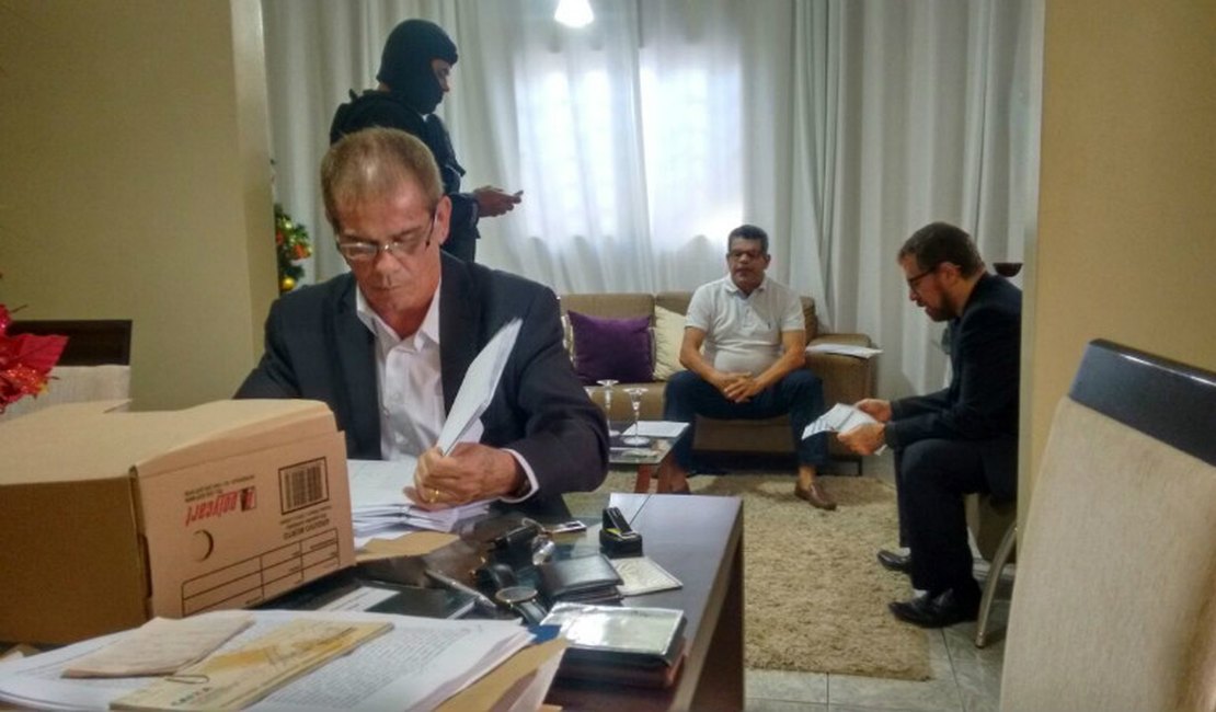 Ex-prefeito de Santana do Ipanema e mais nove são indiciados por fraude em licitação
