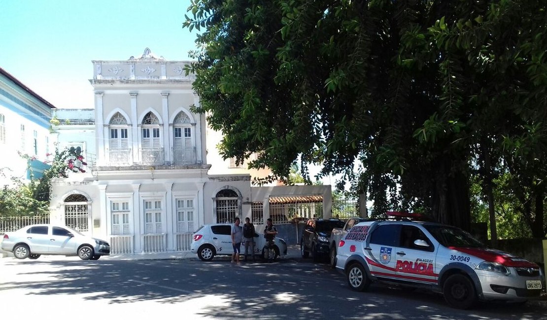 Deic e Delegacia de Roubos investigam assalto a arcebispo de Alagoas