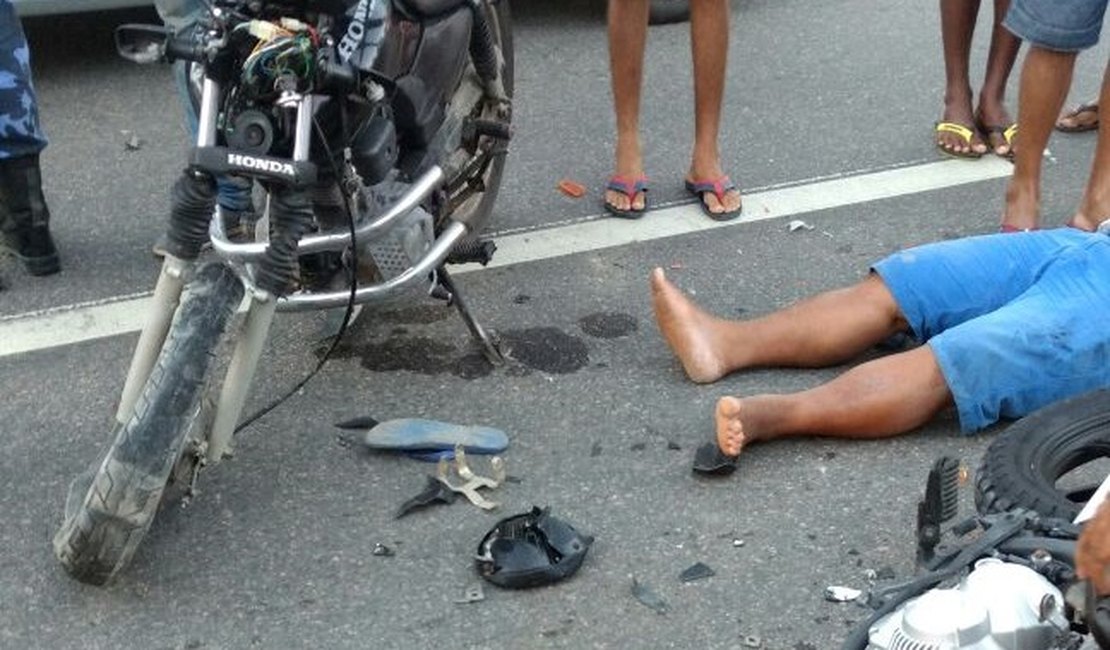 Acidente entre motos deixa jovem com fêmur fraturado em Atalaia, AL