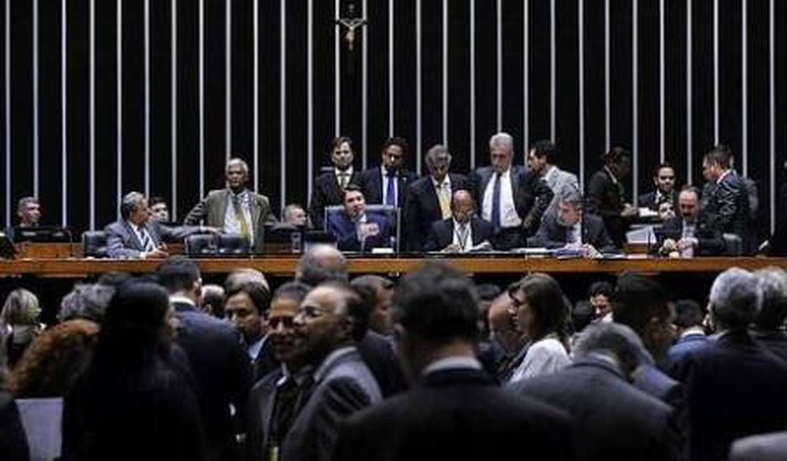 Câmara aprova reajustes salariais para servidores públicos