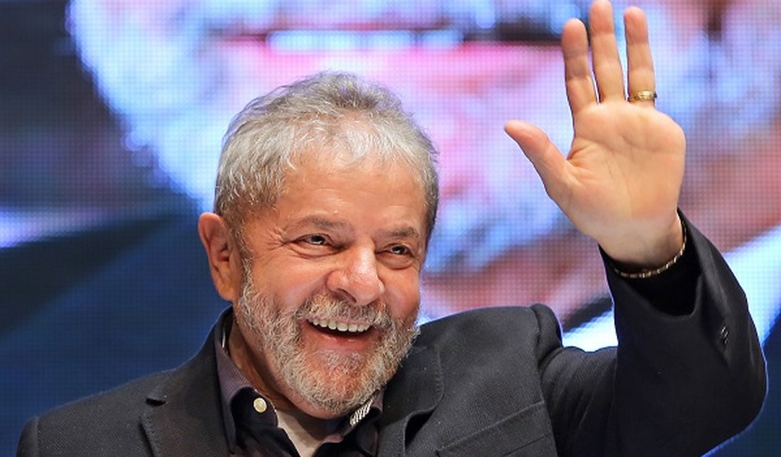 Tribunal devolve a Lula prerrogativas de ex-presidente da República
