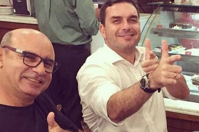 MPRJ ainda prepara denúncia contra Flávio Bolsonaro e Queiroz