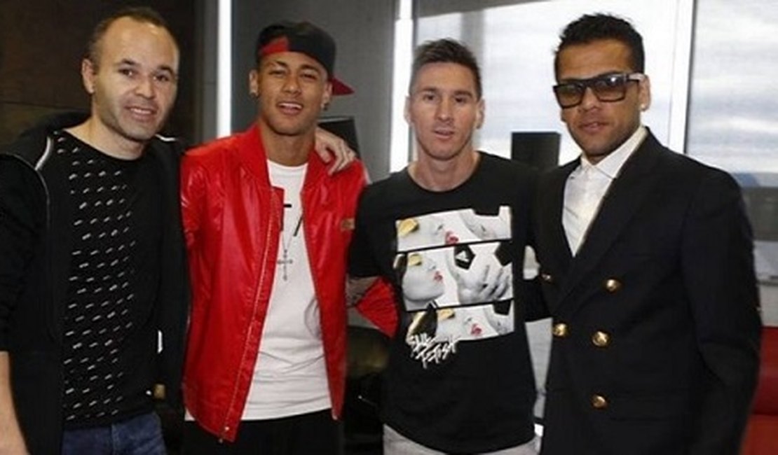 É hoje! Neymar e Messi viajam para premiação ‘Bola de Ouro da Fifa 2015’
