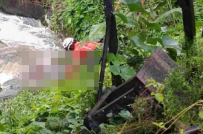 Criminosos matam homens, jogam corpos decapitados em riacho e deixam cabeças das vítimas em praça, na Bahia